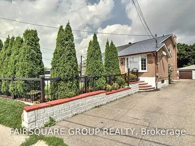 27 Northover Street, Toronto W05, ON M3L 1W4
