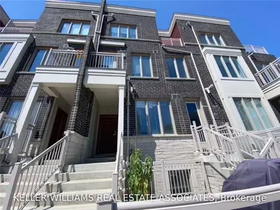 90 Eastwood Park Gardens 18, Toronto W06, ON M8W 0B2