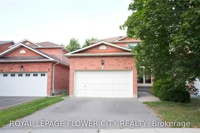 3273 Greenbelt Crescent, Mississauga, ON L5N 5X9