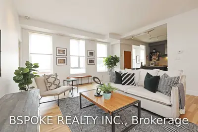 1 St Johns Road 301, Toronto W02, ON M6P 1T7