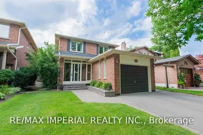 403 Parkridge Crescent, Oakville, ON L6M 1A9
