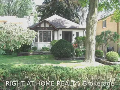 15 Benson Avenue, Mississauga, On L5h 2p3