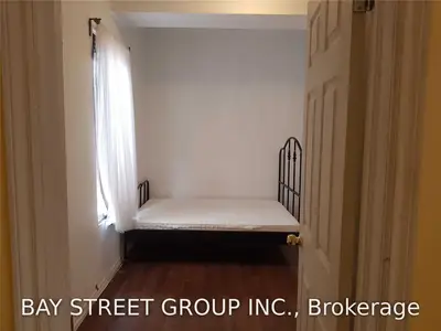 1068 Dovercourt Road 2nd Flo, Toronto W02, ON M6H 2X8