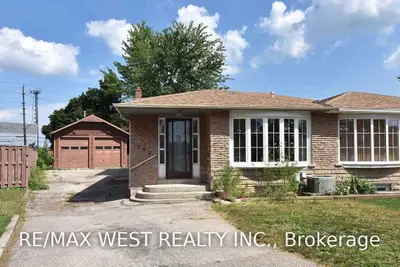 789 Consort Crescent, Mississauga, ON L5C 1J8