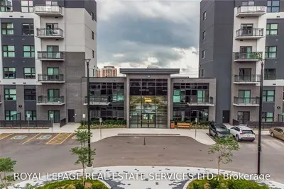 102 Grovewood Common 329, Oakville, ON L6H 0X3