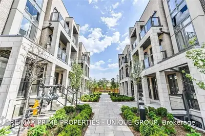 713 Lawrence Avenue W 15, Toronto W04, On M6a 1b4