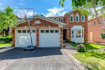 2142 Brays Lane, Oakville, ON L6M 2S9