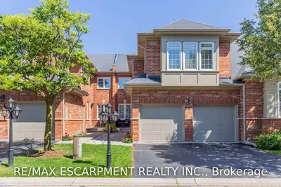 2165 Country Club Drive 2, Burlington, ON L7M 4H4