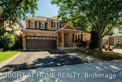 5652 Roseville Court, Burlington, ON L7L 6V4