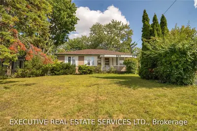 3274 Michaud Avenue, Mississauga, ON L4T 1P7