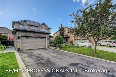 6915 Yarrow Avenue, Mississauga, ON L5N 7A1