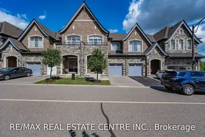 2453 Village Common, Oakville, ON, L6M 0S2