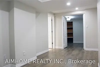 2058 Brays Lane, Oakville, ON L6M 2S7
