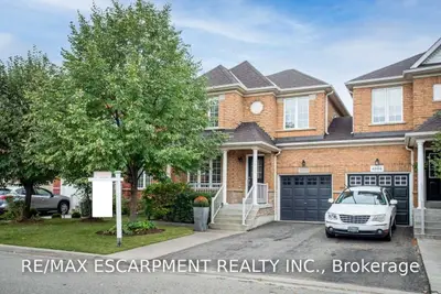 4904 Marble Arch Mews, Mississauga, ON L5M 7P7