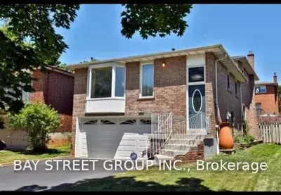 1395 Harmsworth Square, Oakville, ON L6H 3E7