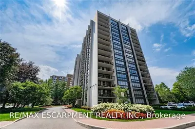 2185 Marine Drive PH7, Oakville, ON L6L 5L6