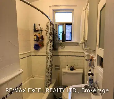 1A Elmgrove Avenue 24, Toronto W01, ON M6K 2H9