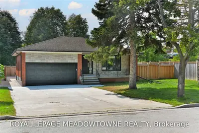 1 Brittany Court, Toronto W09, ON M9P 1R9