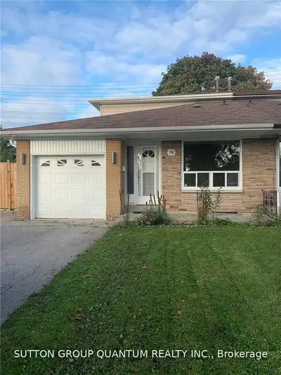 712 Abana Road Upper, Mississauga, ON L5A 1H4