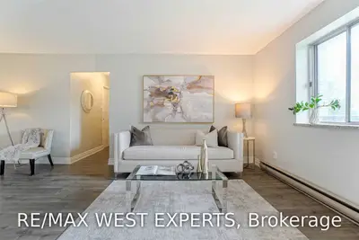 1660 Bloor Street 216, Mississauga, ON L4X 1R9
