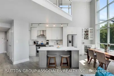 200 Manitoba Street 218, Toronto W06, ON M8Y 3Y9