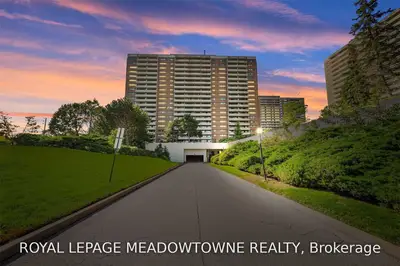 250 Scarlett Road 1613, Toronto W03, ON M6N 4X5