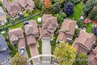 438 Petawawa Crescent, Mississauga, ON L4Z 2M9