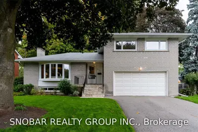 3271 Flynn Crescent, Mississauga, ON L5C 2M4
