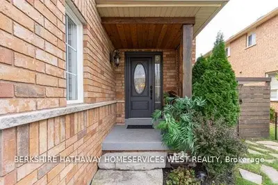 2334 Newcastle Crescent, Oakville, ON L6M 4P6