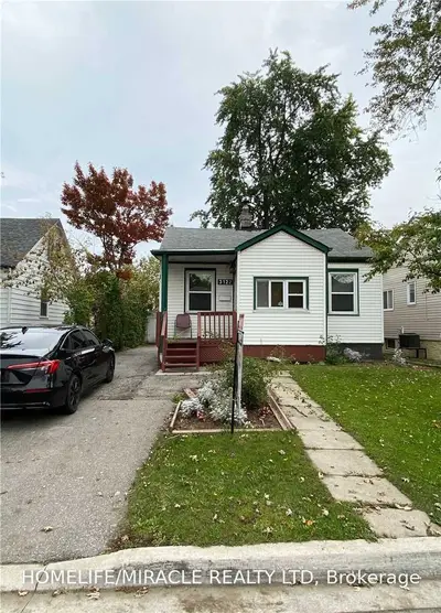 3122 Churchill Avenue, Mississauga, ON L4T 1R5