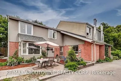 1078 Kos Boulevard, Mississauga, ON L5J 4L6