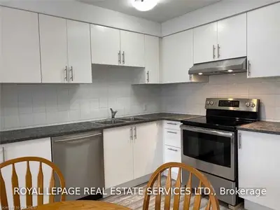 385 Kerr Street, Oakville, ON L6K 3B9