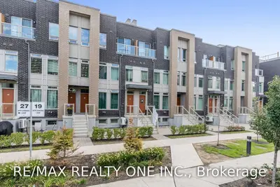 19 Applewood Lane 126, Toronto W08, ON M9C 0C1