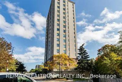 200 Burnhamthorpe Road E 902, Mississauga, ON L5A 4L4