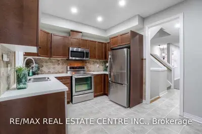 435 Hensall Circle 65, Mississauga, ON L5A 4P1