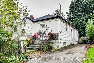 60 Thirty Ninth Street, Toronto W06, ON M8W 3M7