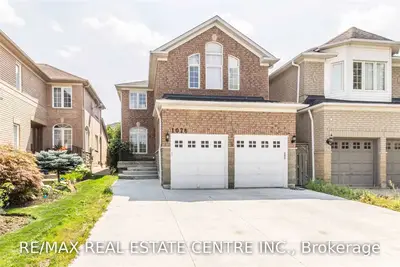 1076 Blueheron Boulevard, Mississauga, ON L5V 2J7