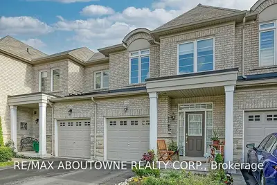 2426 Montagne Avenue, Oakville, ON L6M 0J4