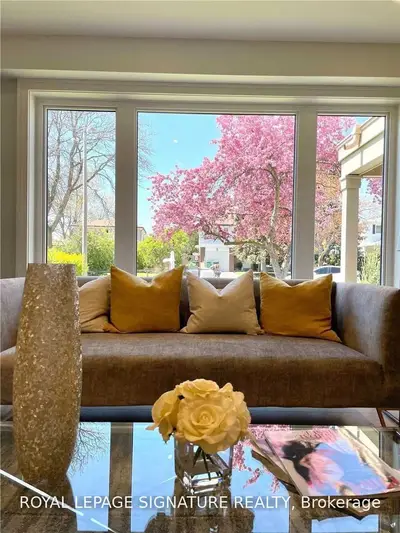 3291 Nobleton Drive, Mississauga, ON L4X 2N7