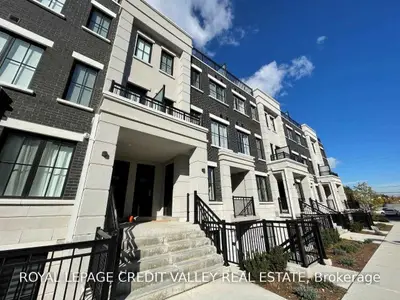 657 Cricklewood Drive 526, Mississauga, ON L5E 0B8