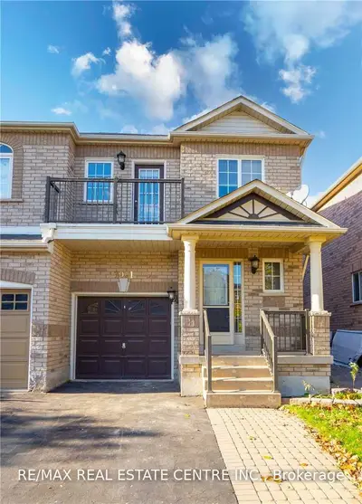 3981 Manatee Way, Mississauga, ON L5M 6P6