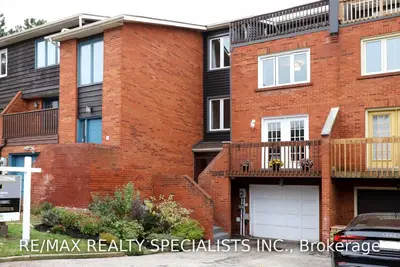 1247 Cornerbrook Place, Mississauga, ON L5C 3J3