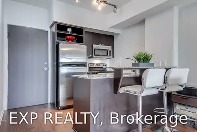 103 The Queensway Avenue 2516, Toronto W01, ON M6S 5B3