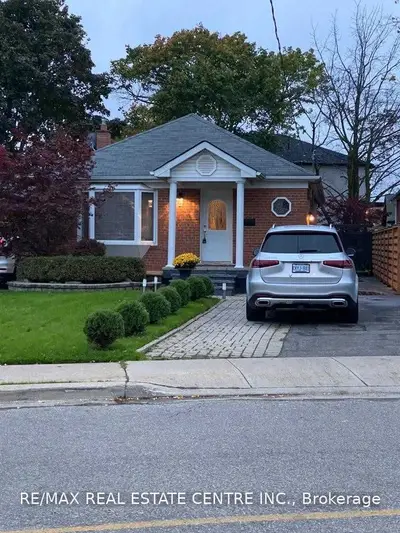 48 Maple Avenue N Basemen, Mississauga, ON L5H 2S1