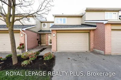 3079 Fifth Line W 32, Mississauga, ON L5L 3T1