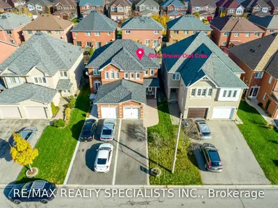 6061 Snowy Owl Crescent, Mississauga, ON L5N 7B6