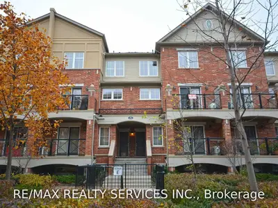 47 Hays Boulevard 8, Oakville, ON L6H 0J1