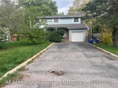 305 Wendy Lane, Oakville, ON L6L 4P9
