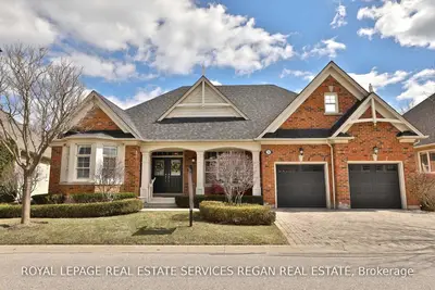 722 HIDDEN GROVE Lane, Mississauga, ON L5H 4L2