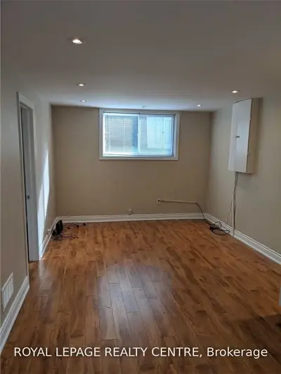 806 Inverhouse Drive Lower, Mississauga, ON L5J 2X8